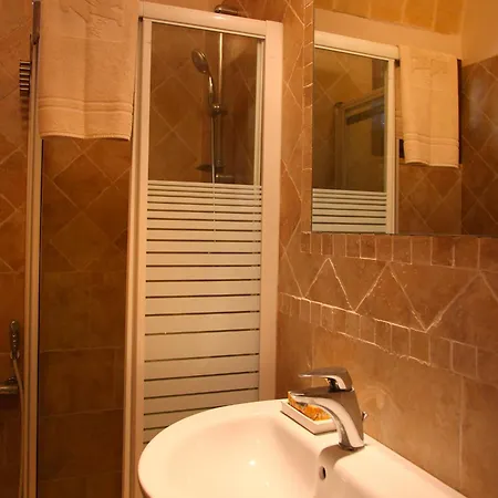 Dimora Li Santi E Casina Matilde Nyaraló *